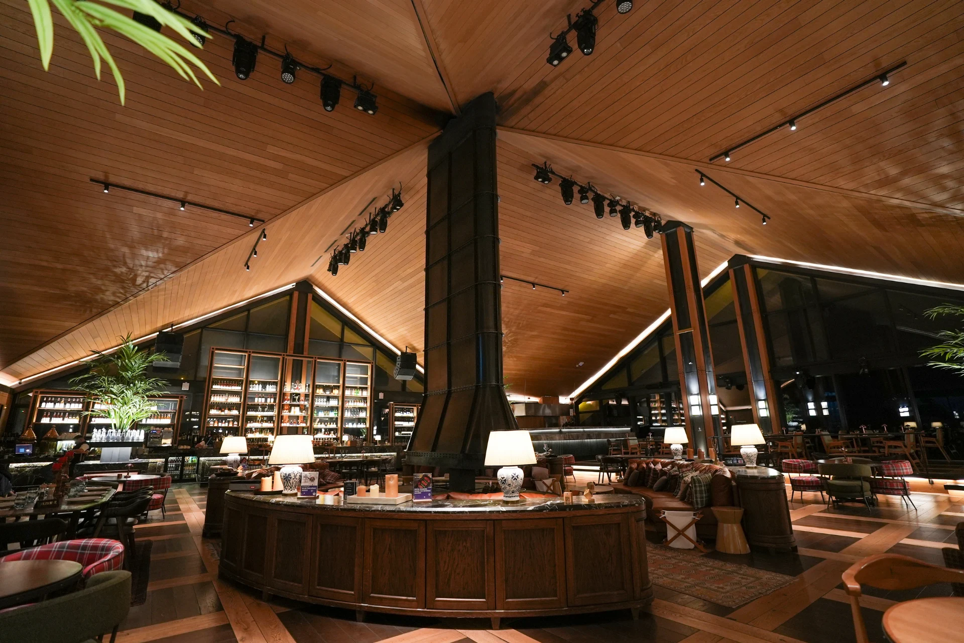 Kaya Palazzo Lounge