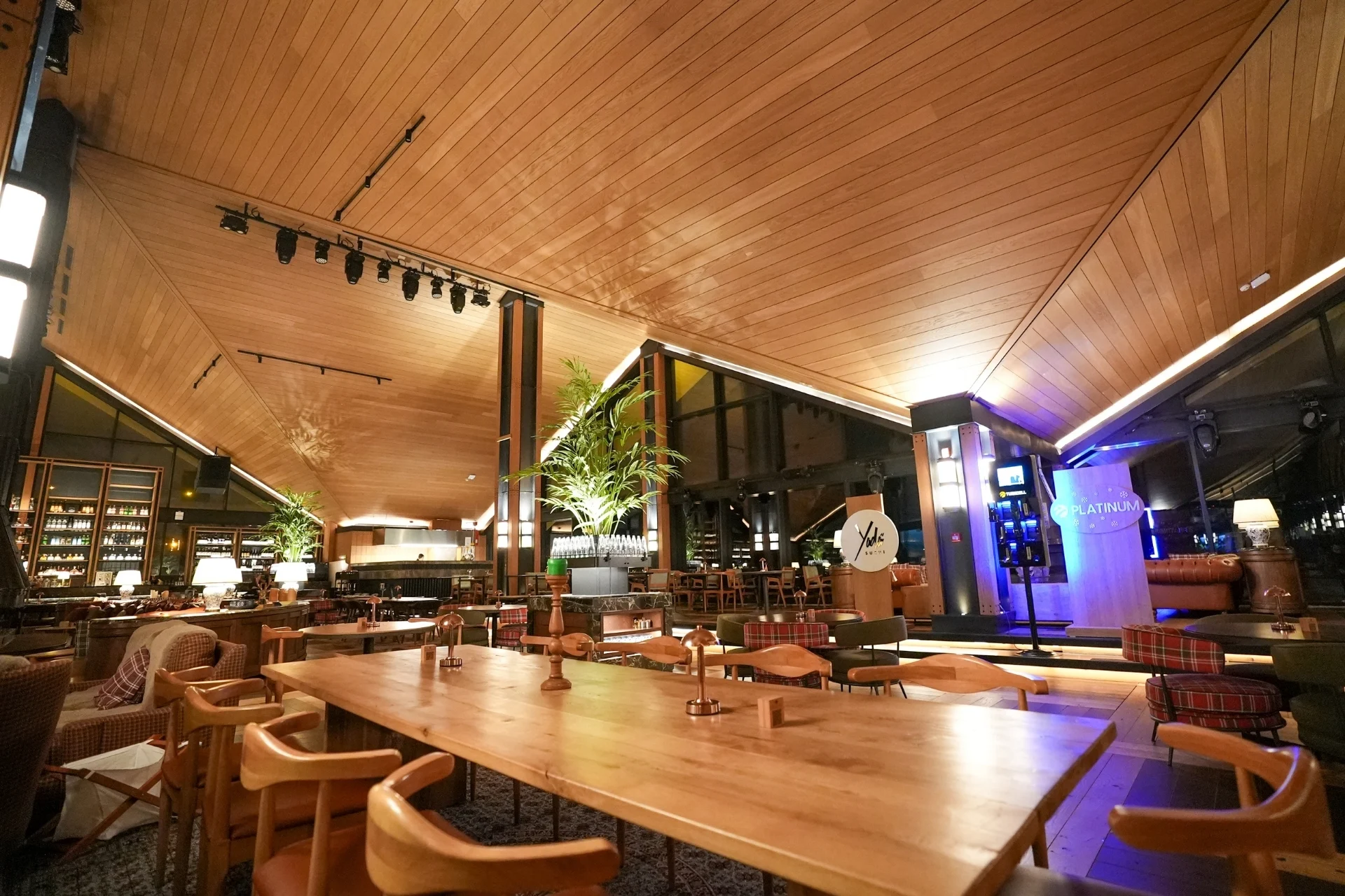 Kaya Palazzo Lounge